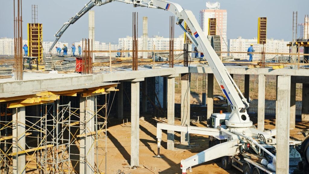 key advantages of using concrete pumps in construction projects 1